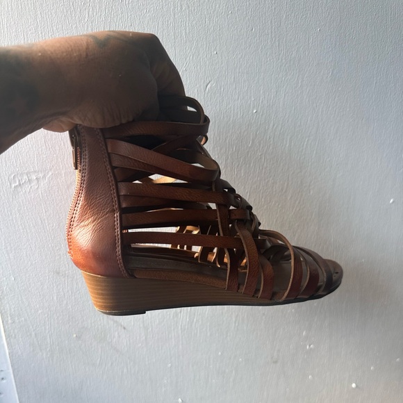 American Eagle - Picture 4 of 4